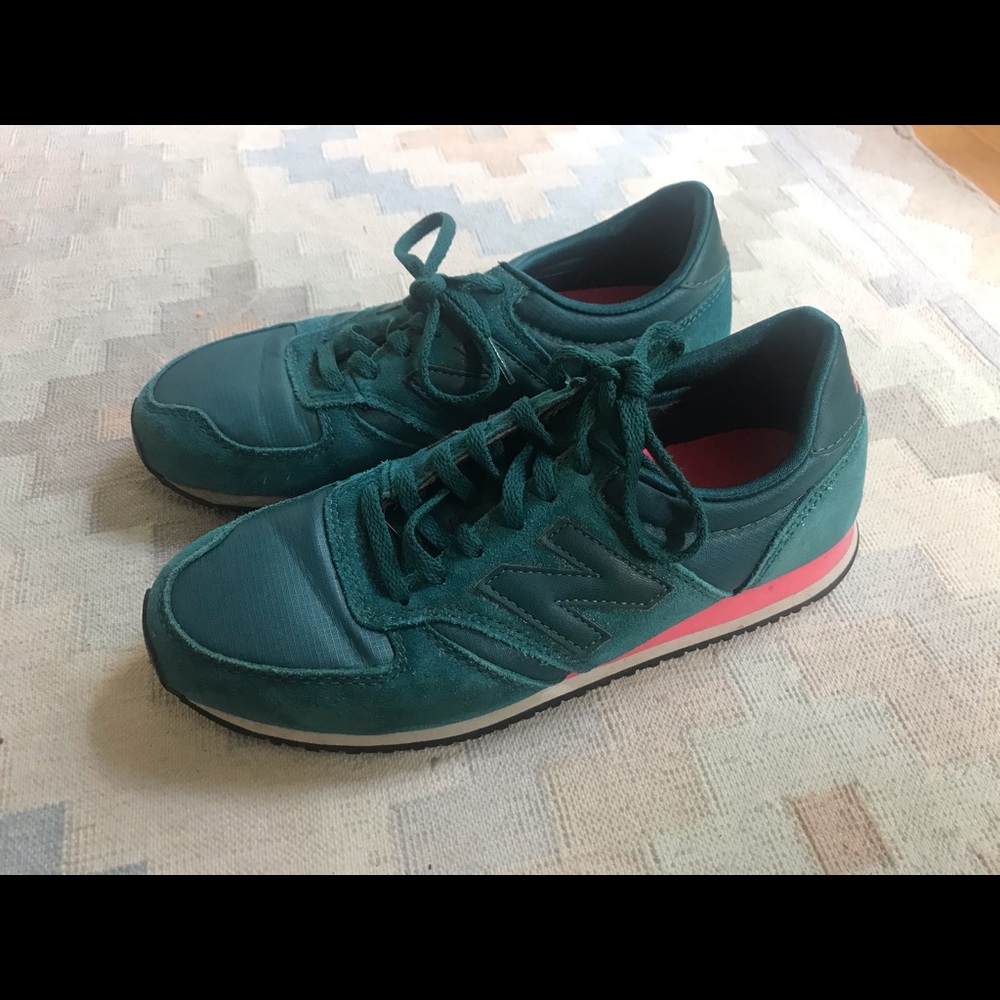 New balance sneaks in turquoise and pink